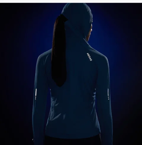 camiseta térmica con capucha para running mujer